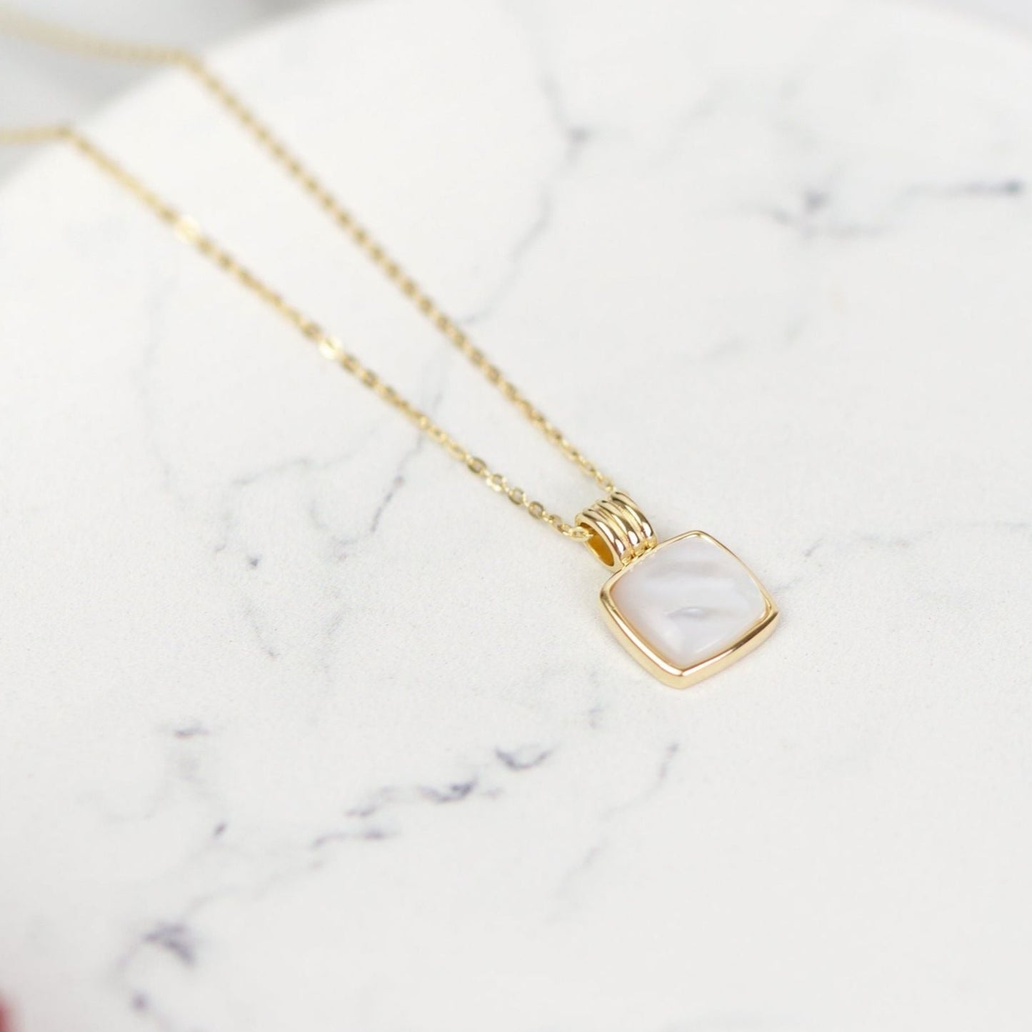 Mother of Pearl Pendant Necklace