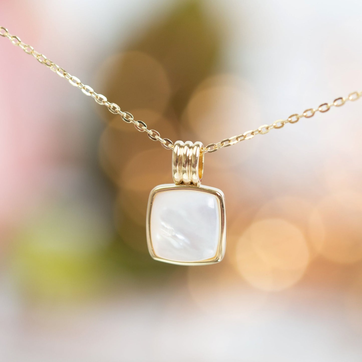 Mother of Pearl Pendant Necklace